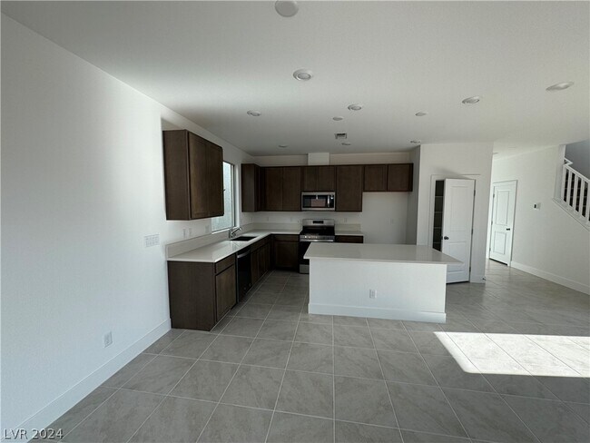 Building Photo - 5907 W Frias Ave
