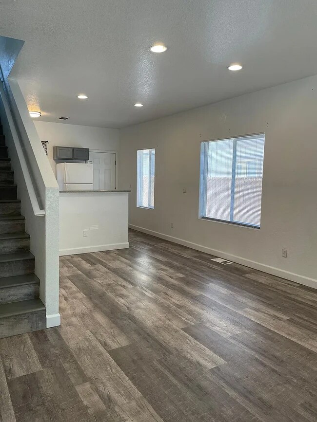 Foto del edificio - 1315 Powell Ln