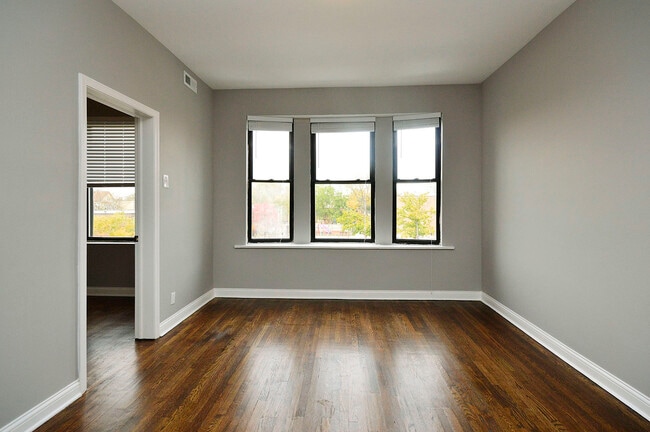 Building Photo - 3743 W Armitage Ave