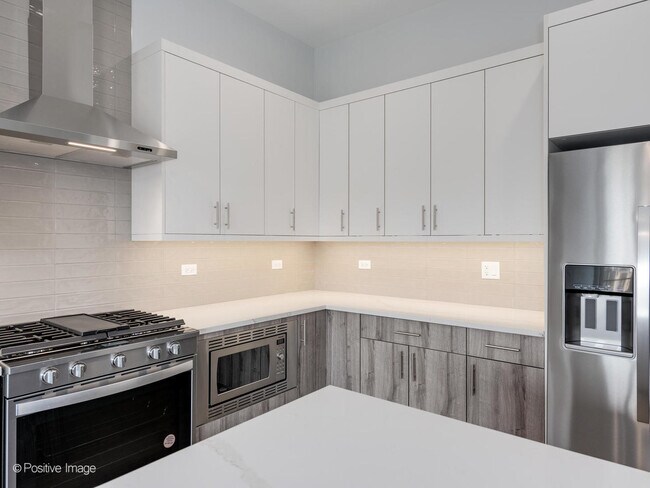 Foto del edificio - 2139 W Madison St