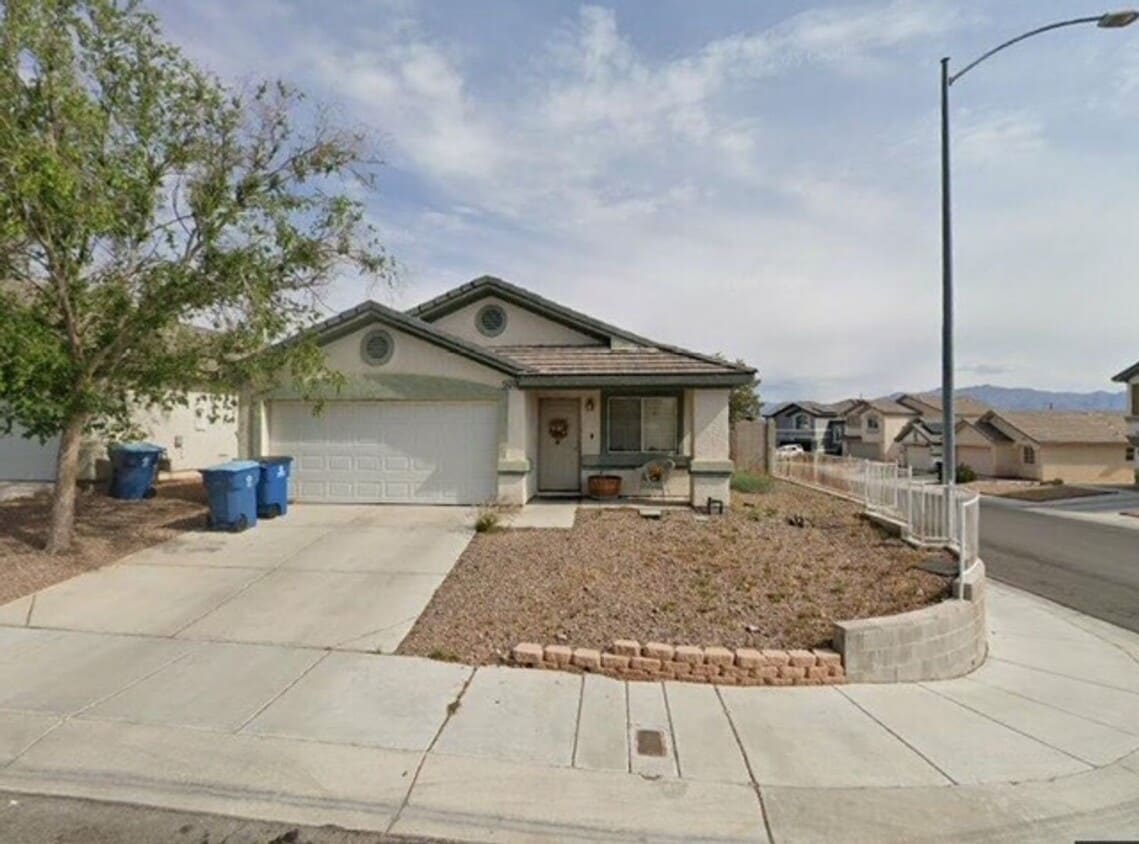 Primary Photo - SPACIOUS SINGLE STORY 3 BEDROOM HOME