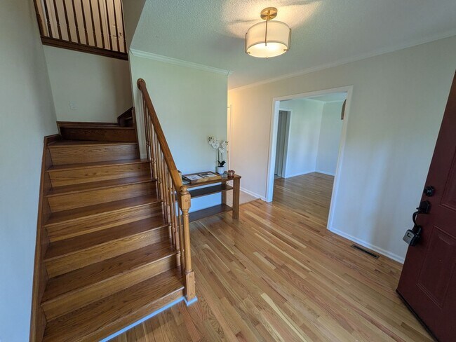 Building Photo - 2251 Nettlebrook Dr
