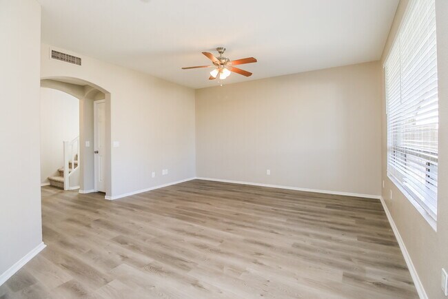 Building Photo - 9018 E Glade Ave
