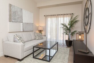 Building Photo - Creekside