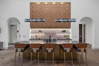 Building Photo - Grapevine 2499