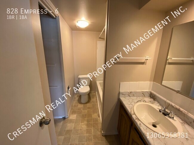 Photo du bâtiment - 1 bed, 1 bath APARTMENT located in Rosemont, Regina, SK.