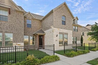 Building Photo - 5556 Kilmer Dr
