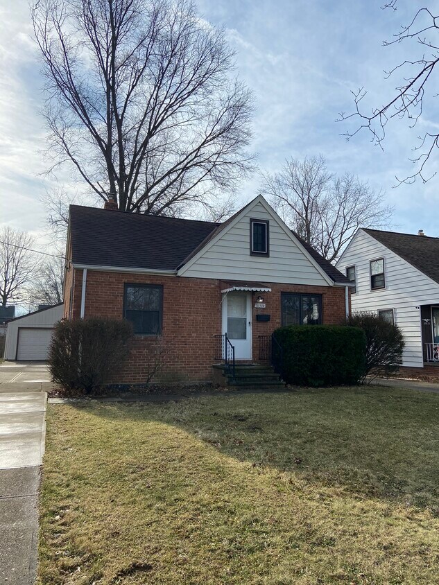 Primary Photo - 25700 Farringdon Ave
