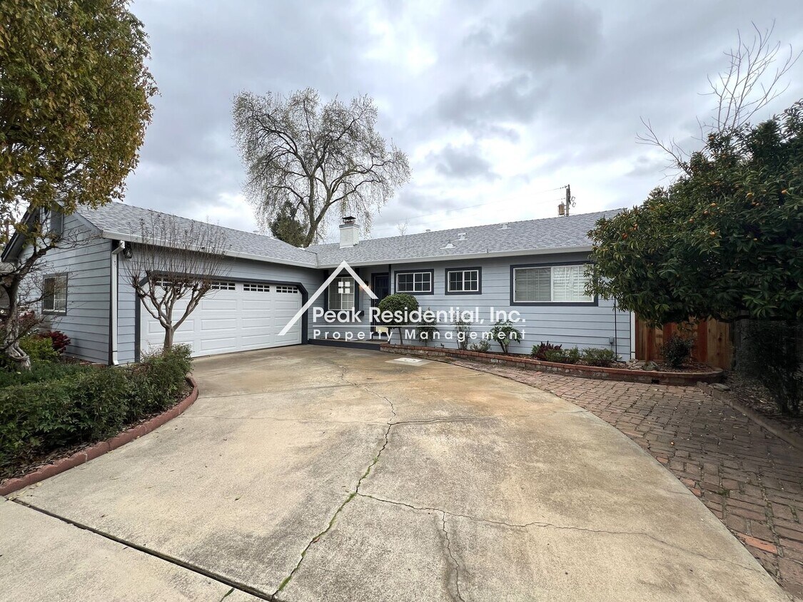 Foto principal - Charming 3bd/2ba House near Historic Folsom!