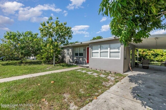 Building Photo - 3 br, 1 bath House - 1172 Wild Rose Dr NE