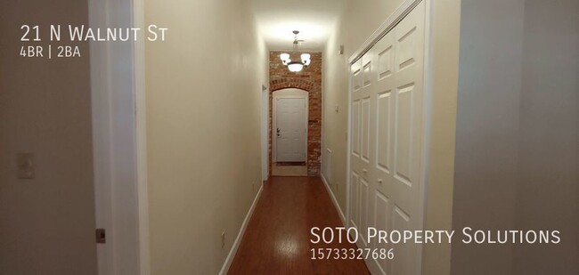 Building Photo - 4BD/2BA Historical, Modernly Updated Home