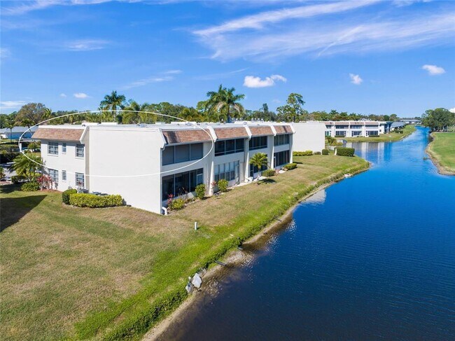 Foto del edificio - 7193 W Country Club Dr N