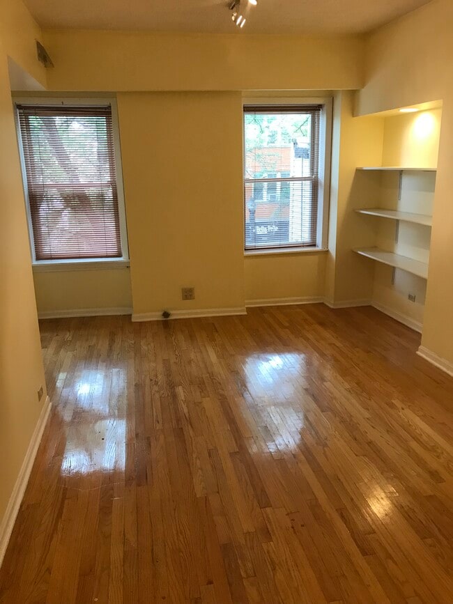 Living Room - 1047 W Taylor St