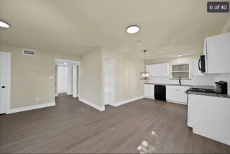 Building Photo - 306 Renfro St