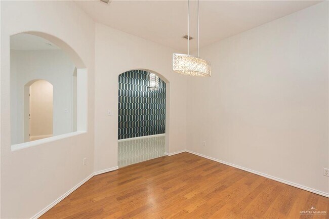 Building Photo - 18 San Armando St