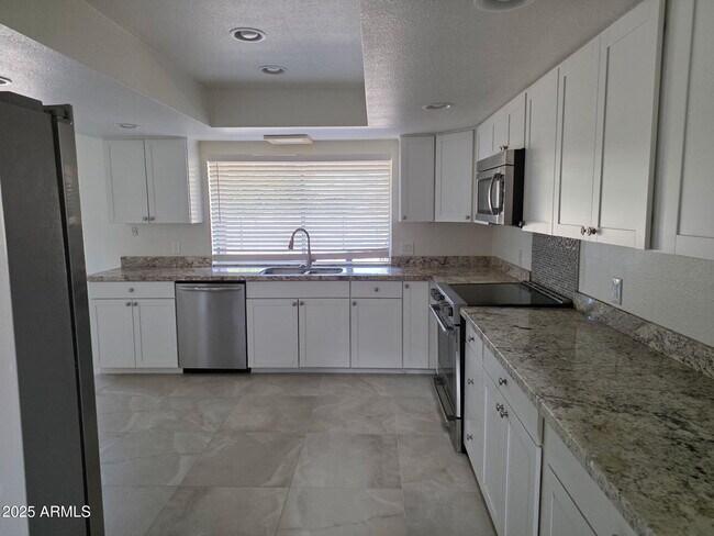 Foto del edificio - 1650 W Kiowa Ave