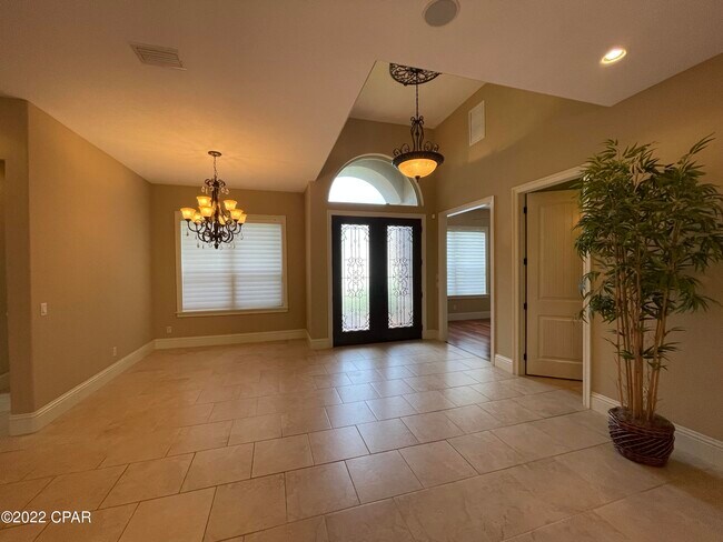 Building Photo - 148 Hombre Cir