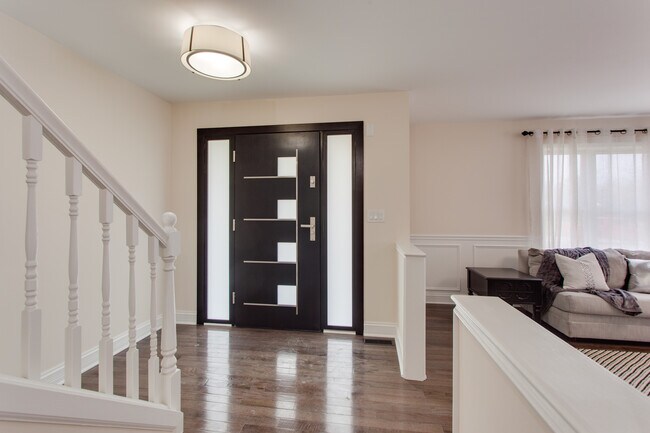 Foto del edificio - 1673 Bloomingdale Rd