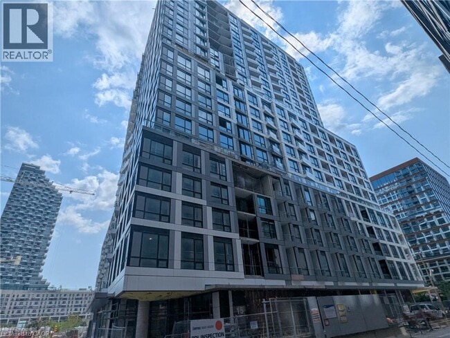 Building Photo - 15 Richardson St