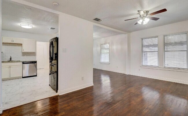 Foto del edificio - 132 Nelson Ave