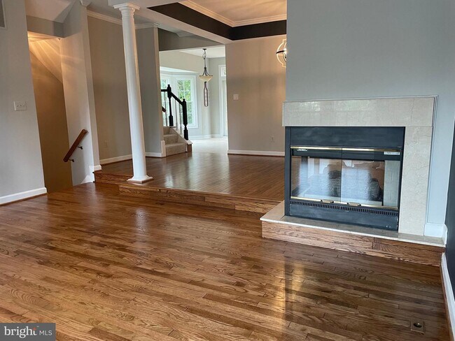 Building Photo - 46530 Lynnhaven Square