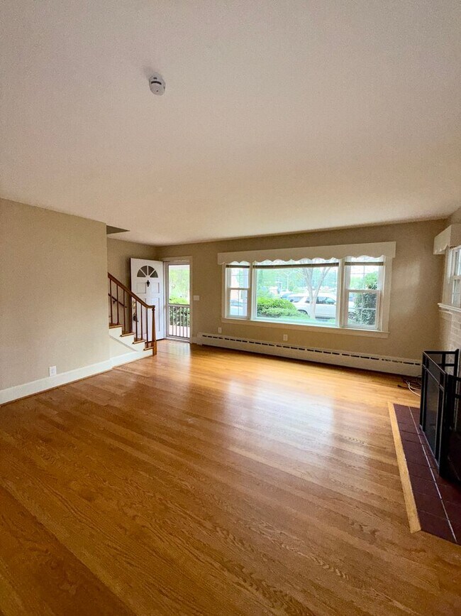 Foto del edificio - Spacious 3 Bed Duplex in Downtown Frederic...