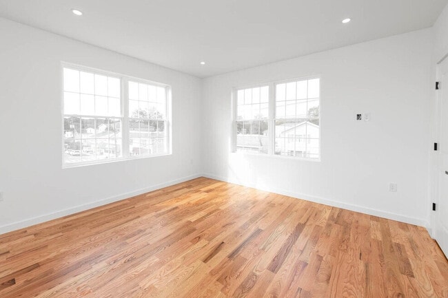 Building Photo - 125 Broughton Ave