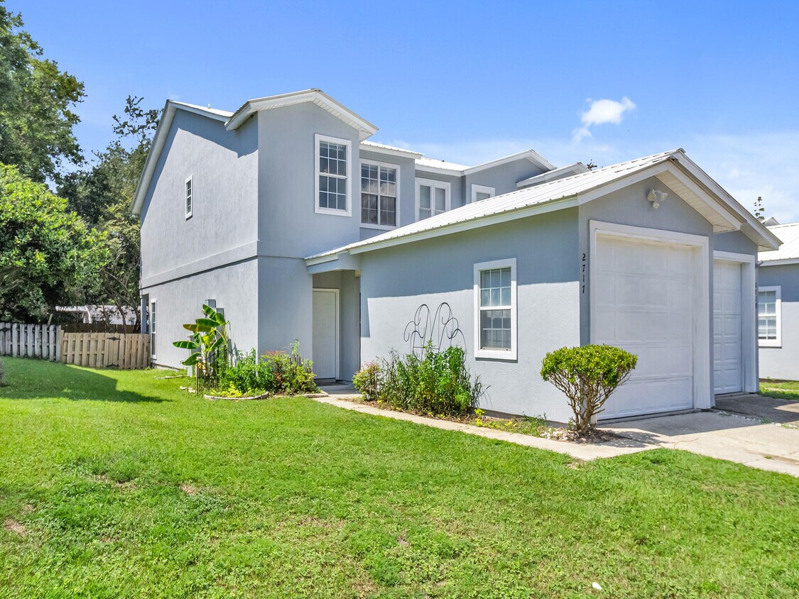 Foto principal - 2717 Bay Club Dr