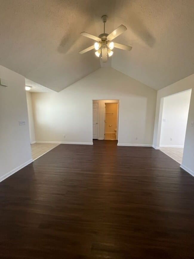 Foto del edificio - 216 Applewood Ln