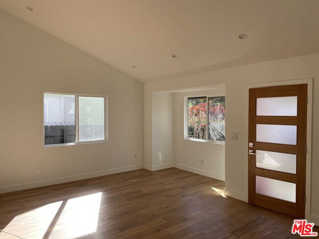 Building Photo - 10808 Overland Ave