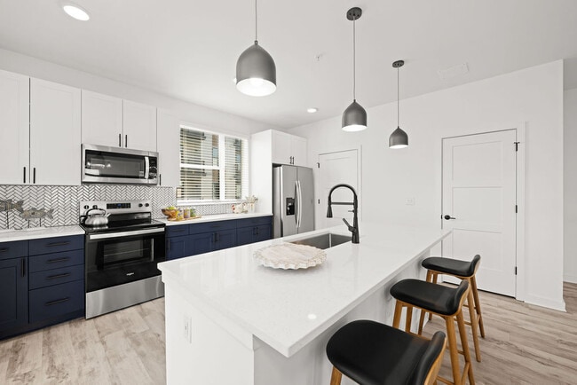 Building Photo - Bowery West