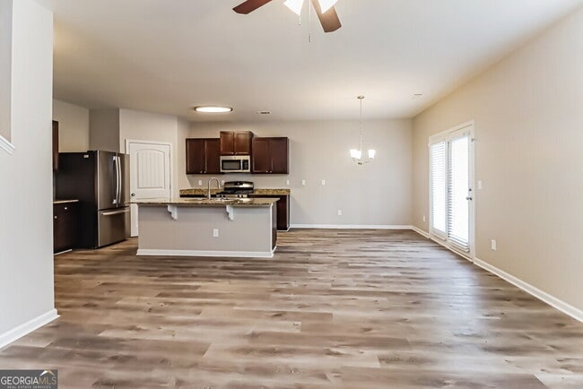 Building Photo - 207 Shaker Hollow Dr