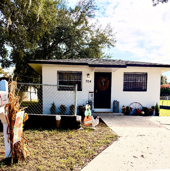 Foto del edificio - 704 W 13th St