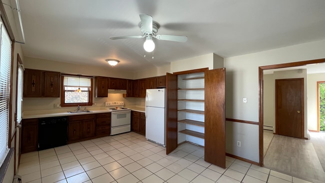 Building Photo - 81 Toas St