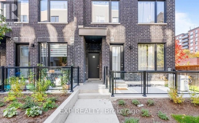 Building Photo - 3560-3560 Colonial Dr