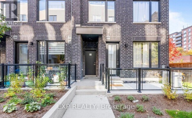 Building Photo - 3560 Colonial Dr