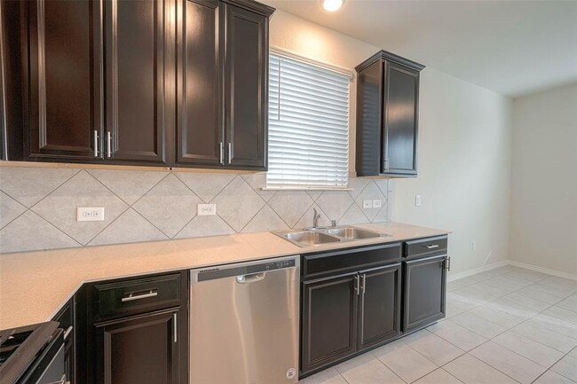 Building Photo - 25635 Royal Catchfly Rd