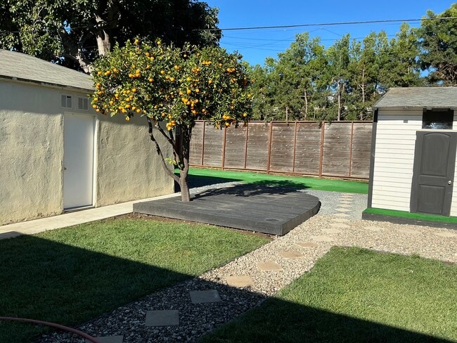 Building Photo - 10713 Esther Ave