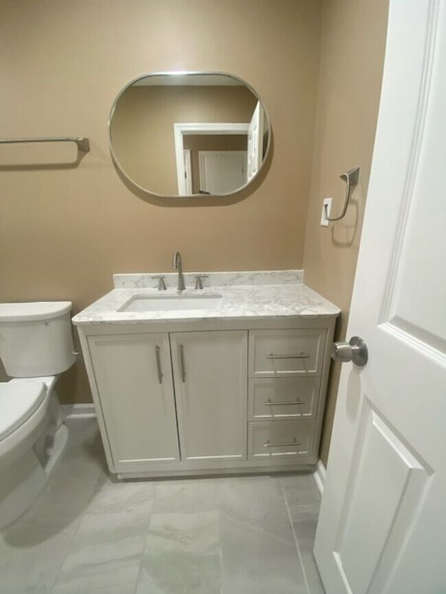 Building Photo - 5142 Delray Dr