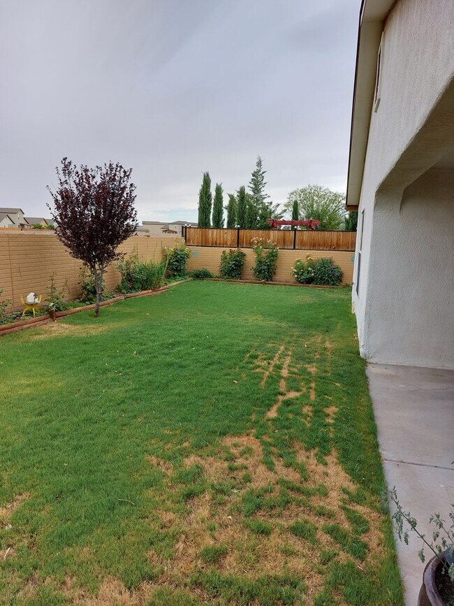 Foto del edificio - Beautiful 3 Bedroom Home in Legends West