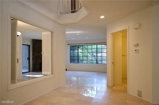 Building Photo - 3 br, 2.5 bath Townhome - 20 Thunder Trl # 23