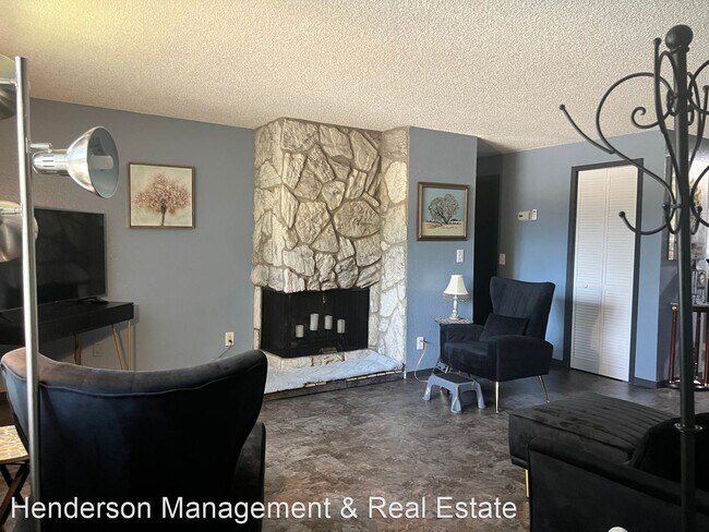 Building Photo - 2 br, 2 bath House - 1434 Caddoa Drive #3