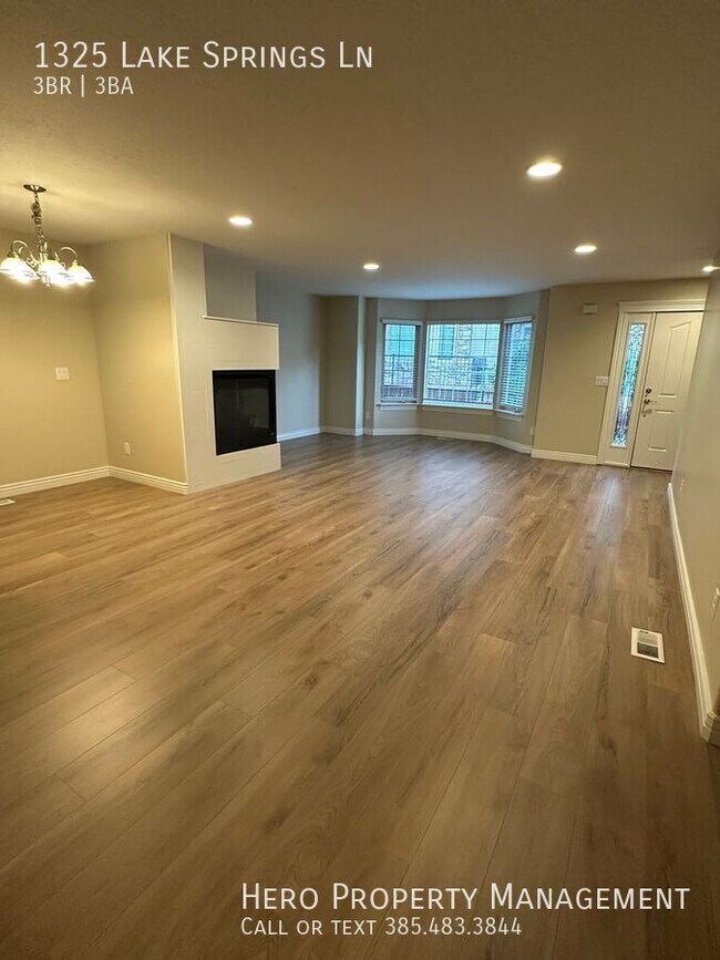 Photo - 1325 Lake Springs Ln House