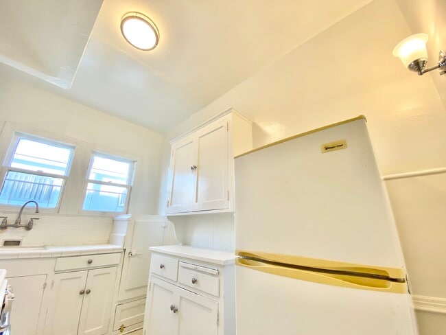 Building Photo - 1740 N Gramercy Pl