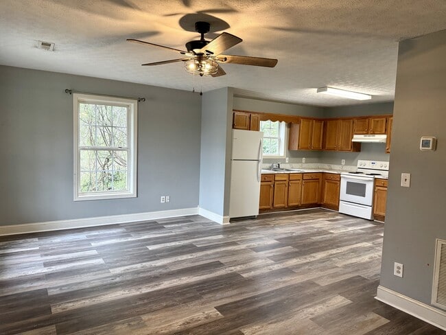 Building Photo - 709 W Columbia St