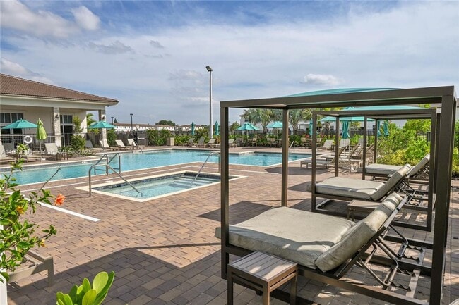 Foto del edificio - 12705 NW 23rd Pl