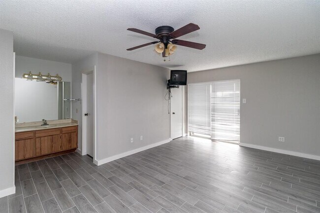 Foto del edificio - 3919 Fairmont Pkwy