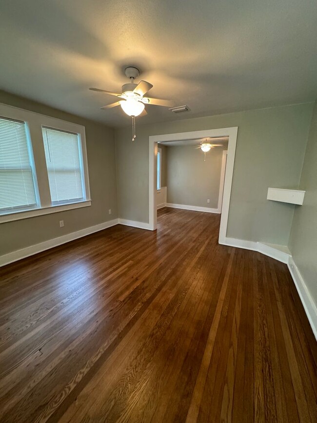Building Photo - Charming Midtown Bungalow