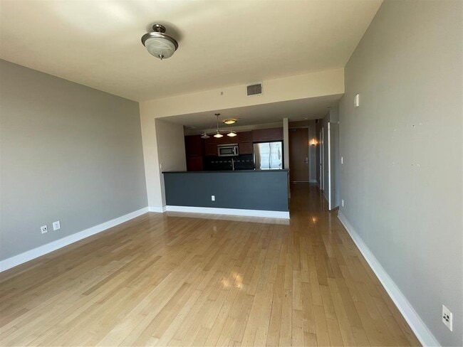 Building Photo - 603 Davis St