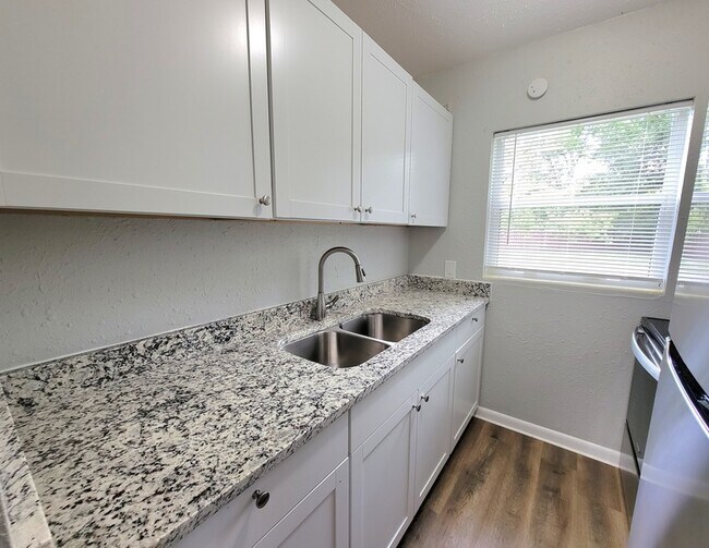 Building Photo - 5188 Ensign Ave